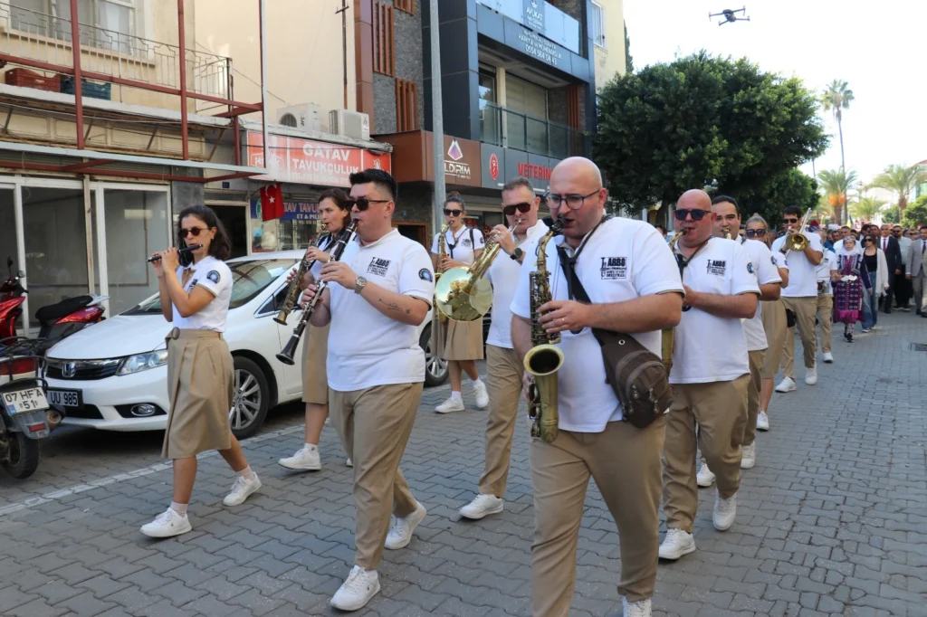 Gazipaşa 15. Çekirdeksiz Nar ve Tropikal Meyve Festivali Coşkuyla Başladı - Mega TV WhatsApp Image 2025 10 17 at 19.40.06 - Mega TV