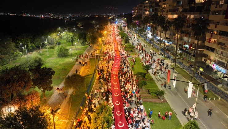 Antalya’da On Binlerce Kişi Candan Erçetin’le “Yaşasın Cumhuriyet” Dedi - Mega TV megatv.com .tr 740420 13 7 - Mega TV