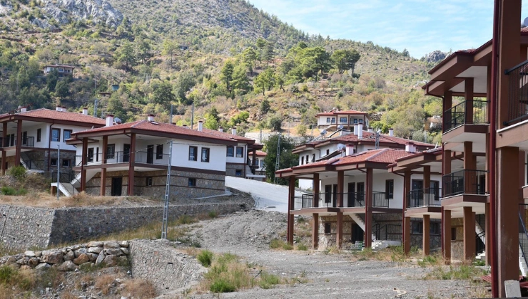 Kaymakam Öztürk ve Başkan Tavlı Bayır’da İncelemede Bulundu - Mega TV megatv.com .tr 740420 16 - Mega TV