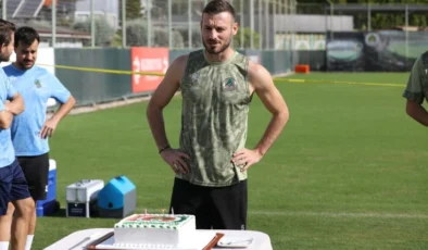 Corendon Alanyaspor, Gençlerbirliği Maçı Hazırlıklarında Doğum Günü Sürprizi