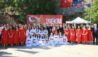 Cumhuriyetimizin 102. Yılı Kutlamaları Tebrikat ve Törenlerle Coşkuyla Kutlandı