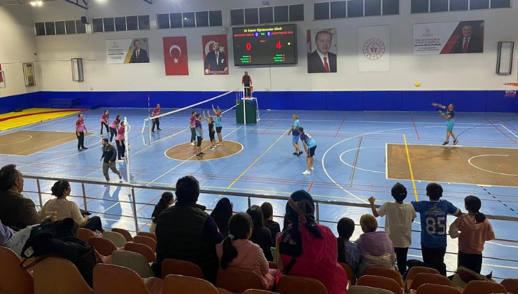 Gazipaşa’da Öğretmenler Günü Voleybol Turnuvası Coşkuyla Başladı - Mega TV megatv.com .tr 740420 22 1 - Mega TV