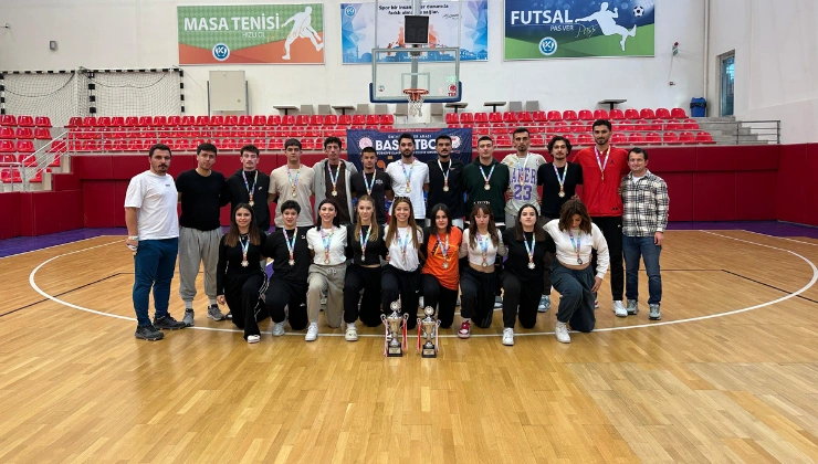 ALKÜ’nün Şampiyon Sporcuları Kupalarıyla Rektör Türkdoğan’ı Ziyaret Etti - Mega TV Alanya Mega Tv 6 4 - Mega TV