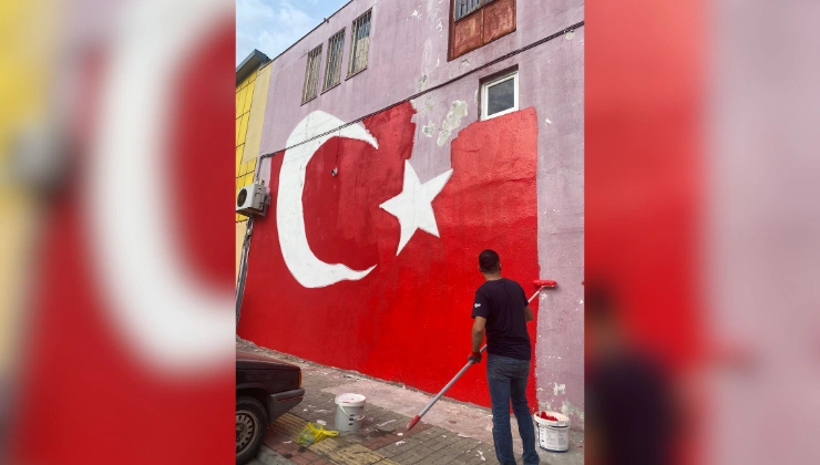 Kerim Taş, Alanya Sanayisi’nde 4 Yıldır Boyanmayan Türk Bayrağını Yeniledi - Mega TV Alanya Mega Tv 7 2 - Mega TV