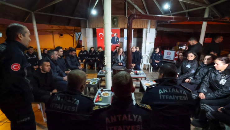 Başkan Vekili Özdemir 2026’ya Sahada Girdi: Yeni Yılı İtfaiye Personeliyle Karşıladı - Mega TV Alanya Mega Tv 61 - Mega TV