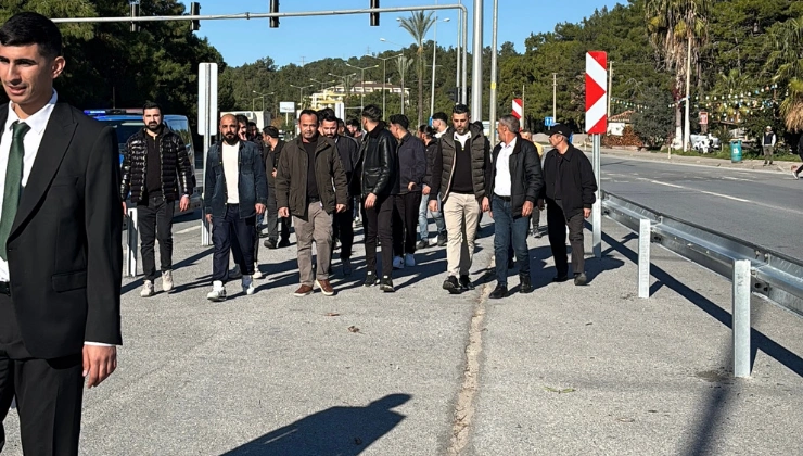 Alanya İncekum’da Esnaftan Yol Tepkisi: “Kavşak Kapatıldı, Ticaret Durma Noktasında” - Mega TV Alanya Mega Tv 70 - Mega TV