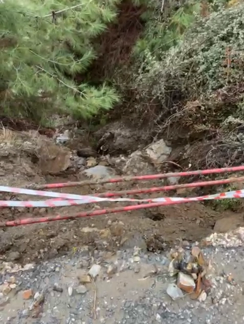 Tepe Mahallesi’nde Yol Çöktü: ''Vatandaşlar Uyarıyor, Risk Her Geçen Gün Artıyor'' - Mega TV alanya yol cokmesi 1 - Mega TV