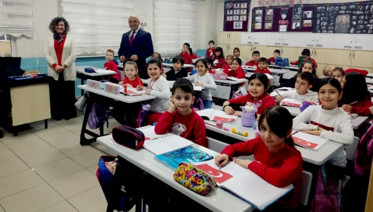 Postacı; İlk Dersimiz Bayrak Oldu…