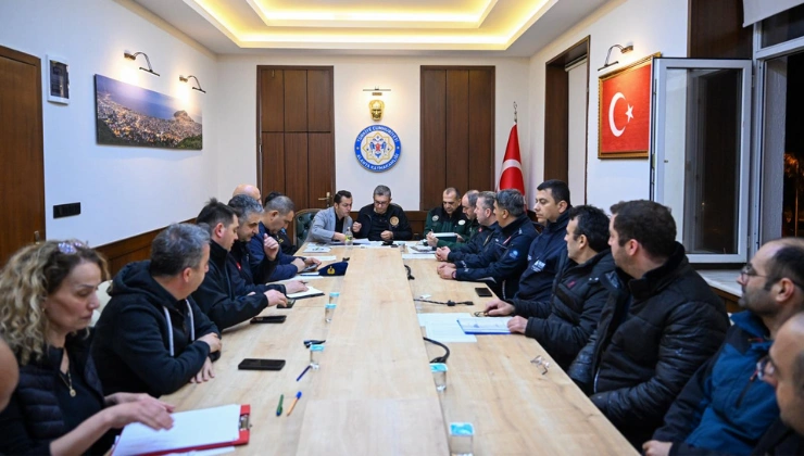 Vali Şahin Alanya’da Sel Bölgelerinde İncelemelerde Bulundu - Mega TV Alanya Mega Tv 15 3 - Mega TV