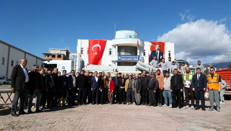 Antalya Büyükşehir Başkan Vekili Özdemir’den Afetzede Çiftçilere Geçmiş Olsun Ziyareti - Mega TV Alanya Mega Tv 25 1 - Mega TV