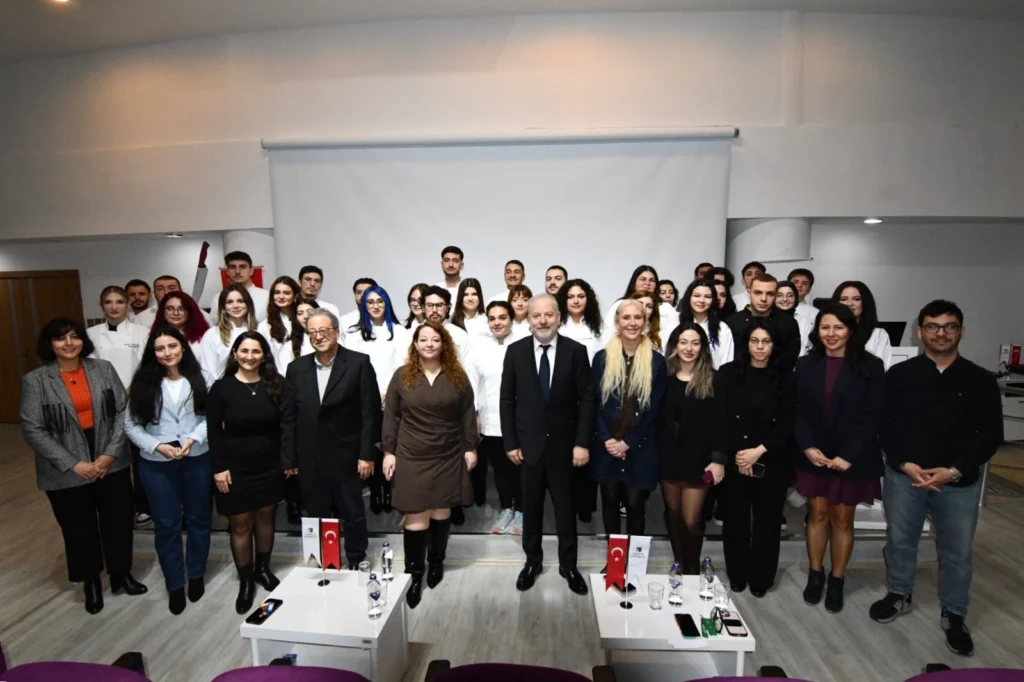 Alanya Üniversitesi’nde Geleceğin Şefleri Beyaz Ceketle Mesleğe İlk Adımı Attı - Mega TV alanya gastronomi - Mega TV