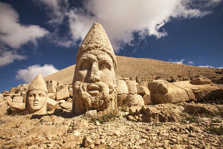 2 Bin Yıldır Açılmayan Zirve: Nemrut Dağı’nda Dev Sır Perdesi - Mega TV nemrut dagi 4 - Mega TV
