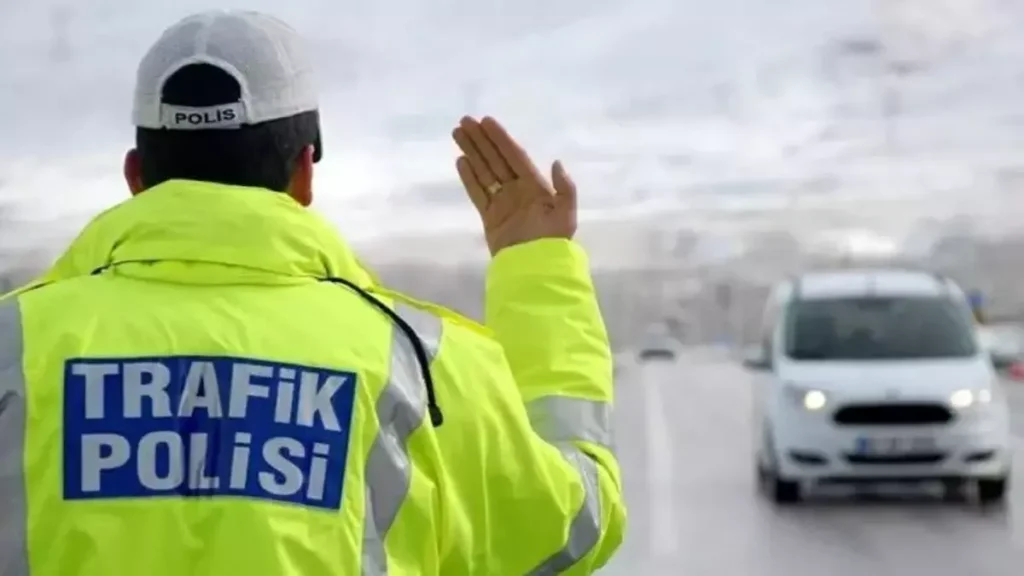 Alanya’da Sürücüler Dikkat! Yeni Trafik Cezaları Yürürlükte: Cezalar Katlandı, Yaptırımlar Sertleşti - Mega TV tarikte yeni kurallar 3 - Mega TV