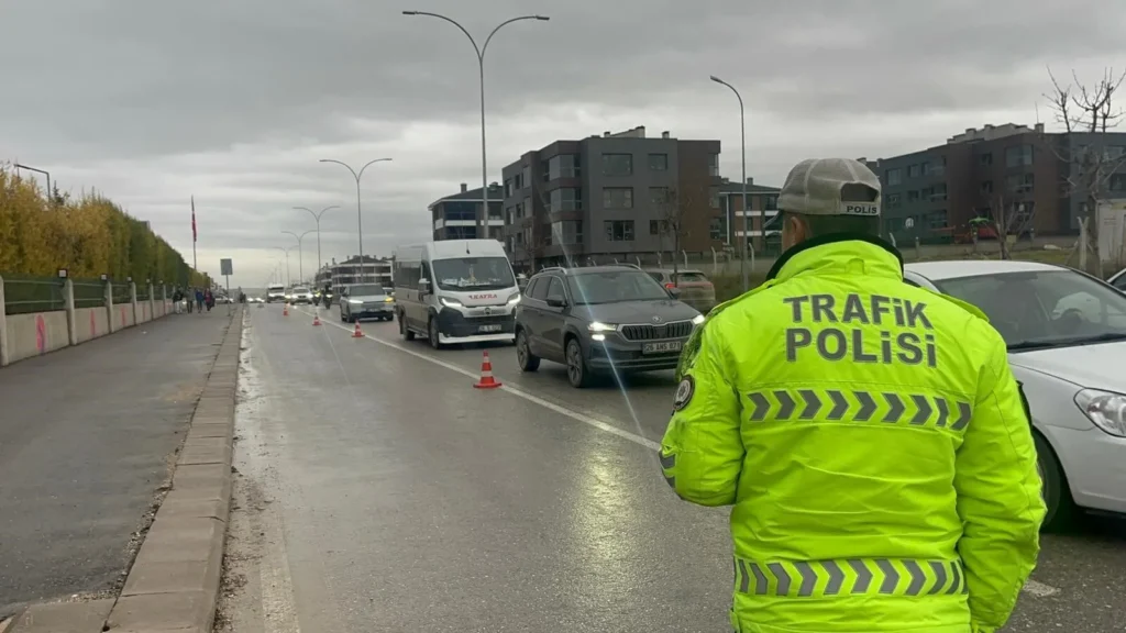 Alanya'da Bunu Yapanlara Ağır Cezalar: Trafikte Kurallar Sertleşti - Mega TV trafik ceazi 2 - Mega TV