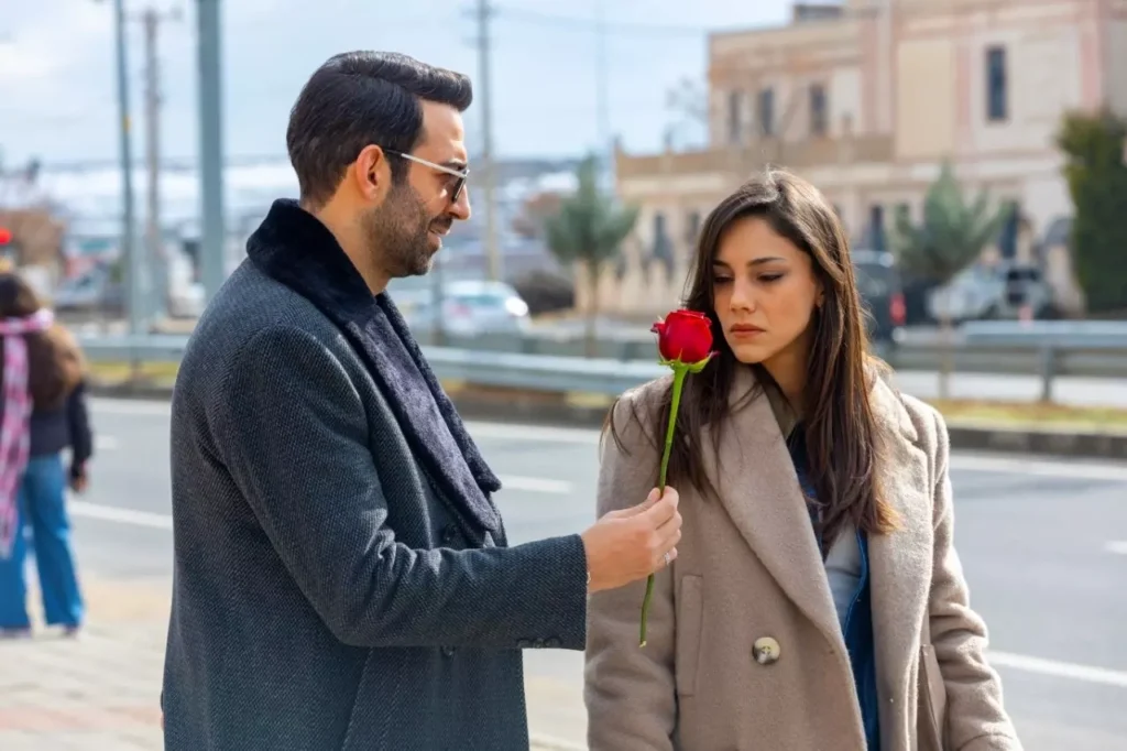 Uzak Şehir 50. Bölüm Fragman İzle | 49. Bölüm Full İzle | Uzak Şehir Nereden İzlenir | Cihan ölümle burun buruna! - Mega TV uzak sehir 49. 4 - Mega TV