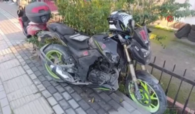 Manavgat’ta Motosikletle Otomobil Çarpıştı: 3 Kişi Yaralandı