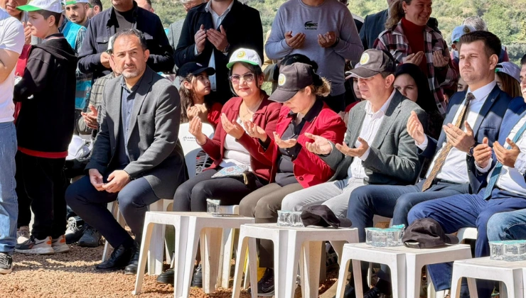 Alanya’da Geleceğe Nefes: 2400 Fidan Toprakla Buluştu! - Mega TV Alanya haber 21 2 - Mega TV