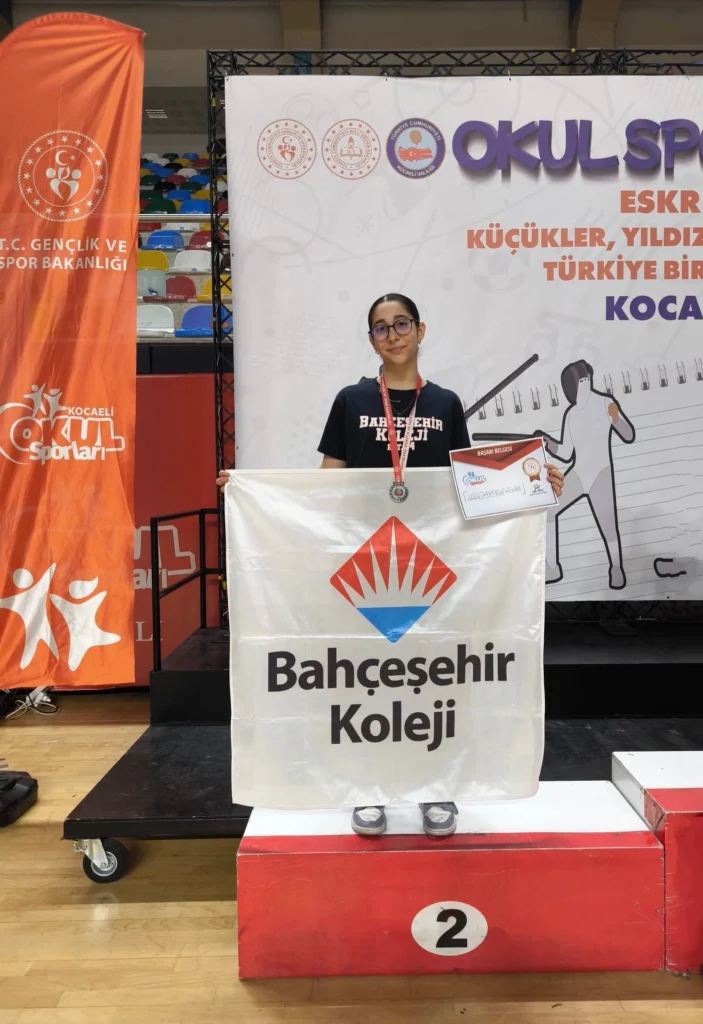 Bahçeşehir Koleji Alanya Kampüsü’nden Eskrimde Türkiye İkinciliği - Mega TV bahcesehir koleji 1 - Mega TV
