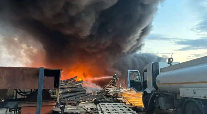 Fabrika Yangını Kontrol Altına Alındı