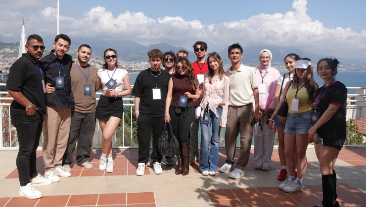Üniversitelerden “Mavi İttifak”: Alanya Sahillerinde 157 Kilo Atık Toplandı - Mega TV Alanya haber 100 1 - Mega TV