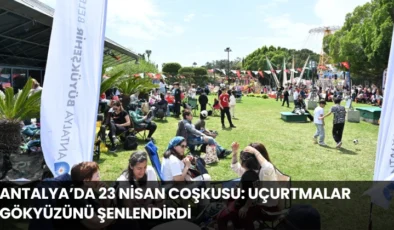 Antalya’da 23 Nisan Coşkusu: Uçurtmalar Gökyüzünü, Çocuklar Cam Piramit’i Şenlendirdi
