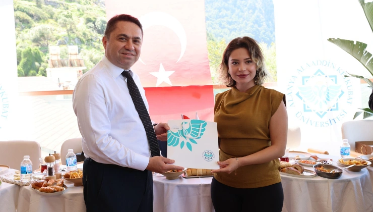 ALKÜ’de Gençlik Buluşması: Rektör Türkdoğan Öğrenci Topluluk Başkanlarıyla Buluştu - Mega TV Alanya haber 3 4 - Mega TV