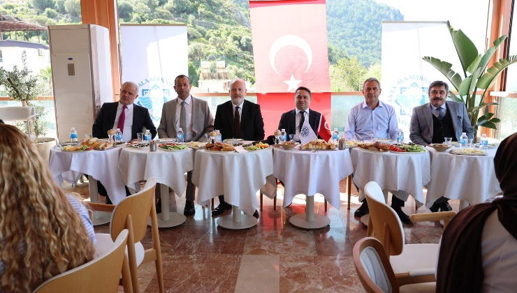 ALKÜ’de Gençlik Buluşması: Rektör Türkdoğan Öğrenci Topluluk Başkanlarıyla Buluştu - Mega TV Alanya haber 5 4 - Mega TV