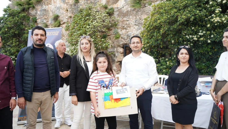 AK Gençlik’ten 23 Nisan’a Renkli Dokunuş: Minik Ressamlar Ödüllerini Aldı - Mega TV Alanya haber 86 2 - Mega TV