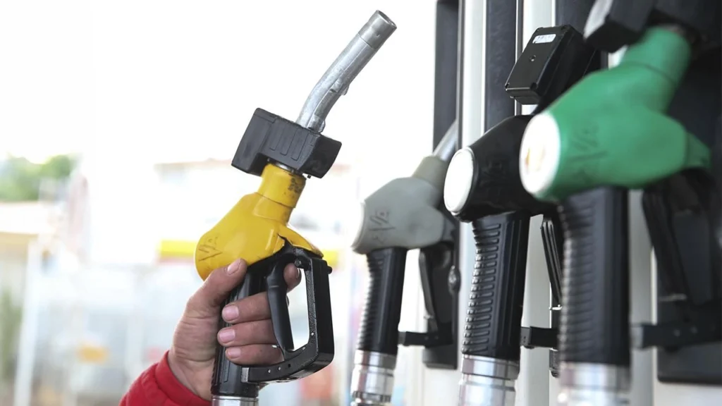 Güncel Akaryakıt Fiyatları: Petrol Dalgalandı, Pompa Fiyatları Yükselişte - Mega TV akaryakit zamlari 2 - Mega TV