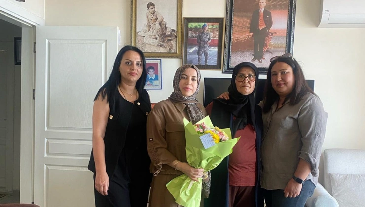 Anahtar Parti Alanya’dan Şehit Annelerine Anneler Günü Ziyareti - Mega TV Alanya haber 2026 05 11T111423.099 - Mega TV