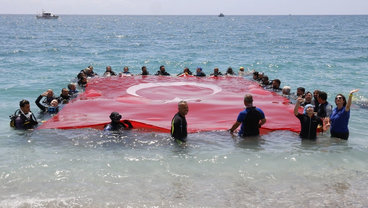 Antalya’da Deniz Dibi Temizliği Tamamlandı: 4 Etapta 20 Ton Atık Çıkarıldı - Mega TV Alanya haber 2026 05 19T121505.788 - Mega TV