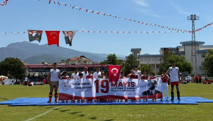 Gazipaşa’da 19 Mayıs Coşkusu: İlçe Stadında Çelenk Sunma ve Kutlama Töreni Gerçekleştirildi - Mega TV Alanya haber 2026 05 19T123742.992 - Mega TV