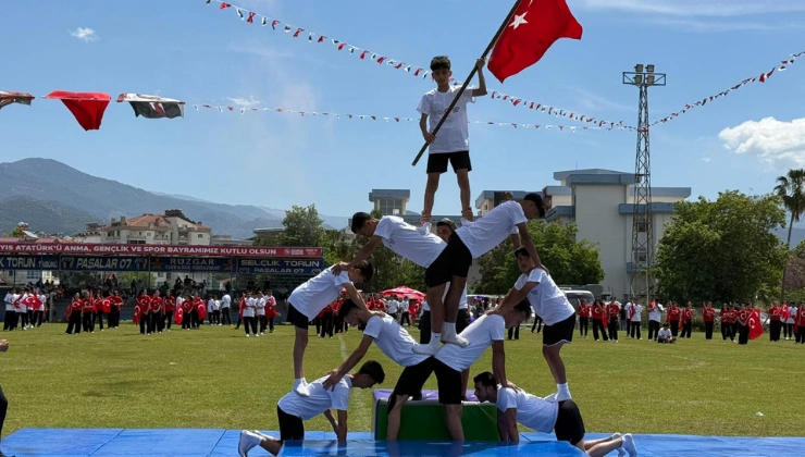 Gazipaşa’da 19 Mayıs Coşkusu: İlçe Stadında Çelenk Sunma ve Kutlama Töreni Gerçekleştirildi - Mega TV Alanya haber 2026 05 19T123757.350 - Mega TV