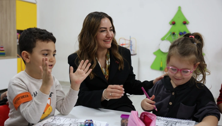 “Antalya Büyükşehir Belediyesi Kreşlerine Yoğun İlgi: Başkan Vekili Büşra Özdemir Miniklerle Buluştu” - Mega TV Alanya haber 94 1 - Mega TV