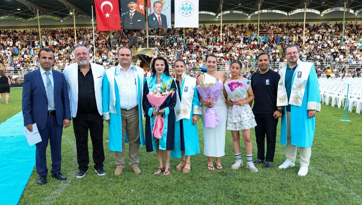 ALKÜ Mezuniyetinde Duygulandıran Hikâye: Anne ve Kızın Zaferi - Mega TV Alanya haber 2026 06 23T125259.046 - Mega TV