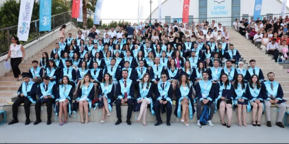 ALKÜ’de Beyaz Önlükten Hekimliğe! 90 Doktor Meslek Yemini Etti