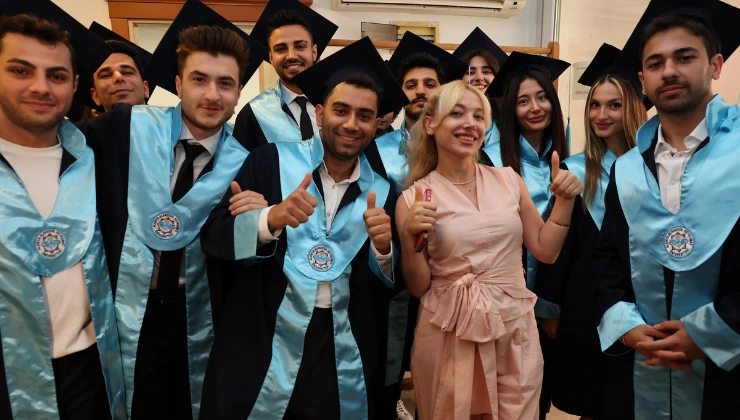ALKÜ'de Beyaz Önlükten Meslek Hayatına: 64 Diş Hekimi Mezun Oldu - Mega TV Alanya haber 24 - Mega TV