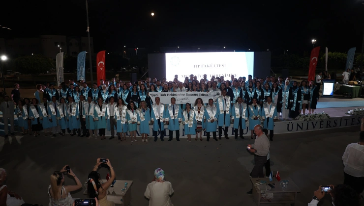 ALKÜ'de Beyaz Önlükten Hekimliğe! 90 Doktor Meslek Yemini Etti - Mega TV Alanya haber 25 - Mega TV