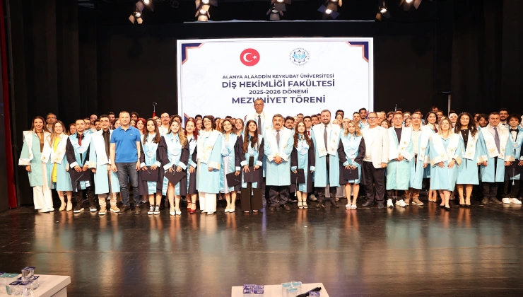 ALKÜ'de Beyaz Önlükten Meslek Hayatına: 64 Diş Hekimi Mezun Oldu - Mega TV Alanya haber 26 - Mega TV