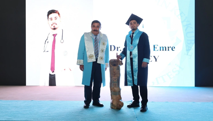 ALKÜ'de Beyaz Önlükten Hekimliğe! 90 Doktor Meslek Yemini Etti - Mega TV Alanya haber 28 - Mega TV