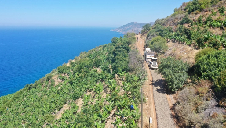 Gazipaşa'da Kırsal Yollar Yenileniyor! Başkan Yılmaz Sahada - Mega TV Alanya haber 33 - Mega TV