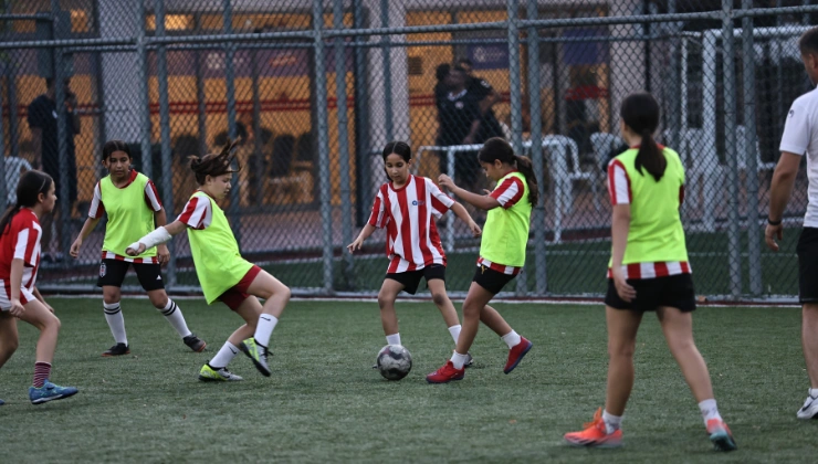 Büyükşehir'in Futbol Akademisi'ne Yoğun İlgi! Kız Futbol Okulu Dikkat Çekiyor - Mega TV Alanya haber 2026 07 18T112609.188 - Mega TV
