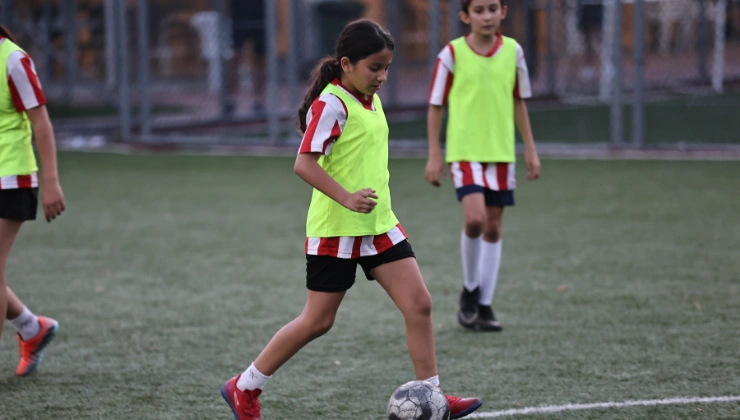 Büyükşehir'in Futbol Akademisi'ne Yoğun İlgi! Kız Futbol Okulu Dikkat Çekiyor - Mega TV Alanya haber 2026 07 18T112618.764 - Mega TV