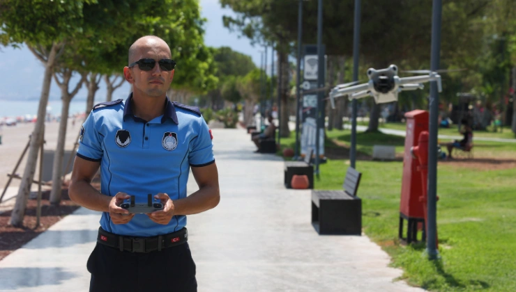 Konyaaltı Sahili'nde Drone Destekli Denetim Dönemi - Mega TV Alanya haber 2026 07 20T120527.432 - Mega TV