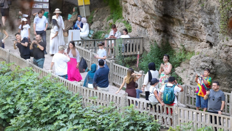 Antalya'nın Doğal Cenneti Düden Şelalesi Ziyaretçilerini Ağırlıyor - Mega TV Alanya haber 56 1 - Mega TV