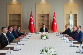 Yağmur Suyu Hatlarının Temizliği Devam Ediyor - Mega TV thumbnail