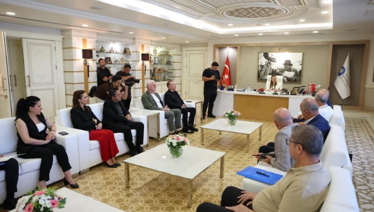Alanyaspor Yönetiminden Büşra Özdemir’e Ziyaret! Yeni Sezon Mesajı Verildi - Mega TV Alanya haber 2026 08 28T142906.328 - Mega TV