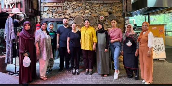 AK Parti Kadın Kolları’ndan Alacami’de vatandaş buluşması