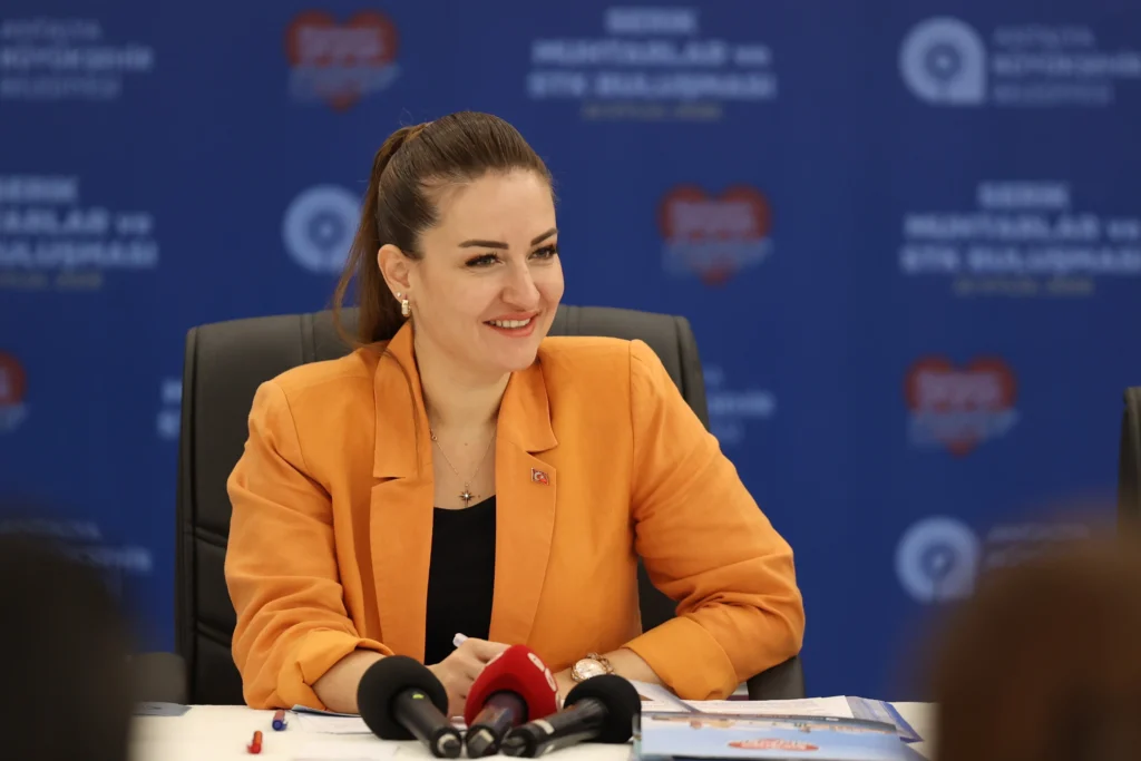 Büşra Özdemir Serik’te muhtarlarla buluştu