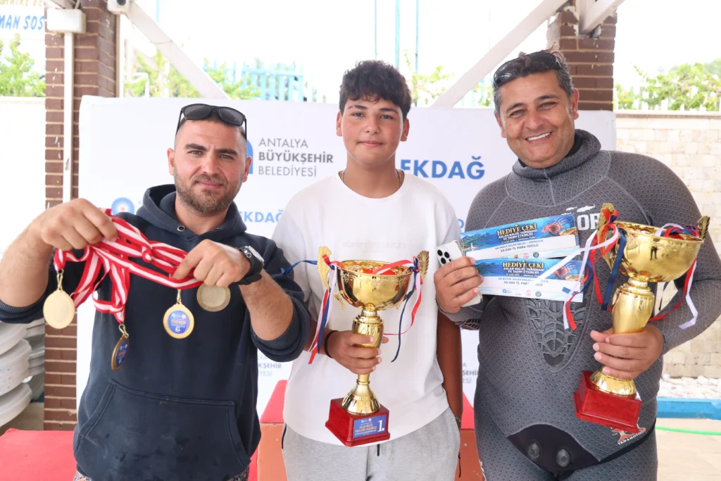Finike’de aslan balığına karşı farkındalık - Mega TV Finikede Aslan Baligi Avlama Yarismasi ve Tadim Etkinligi duzenlendi 19 - Mega TV